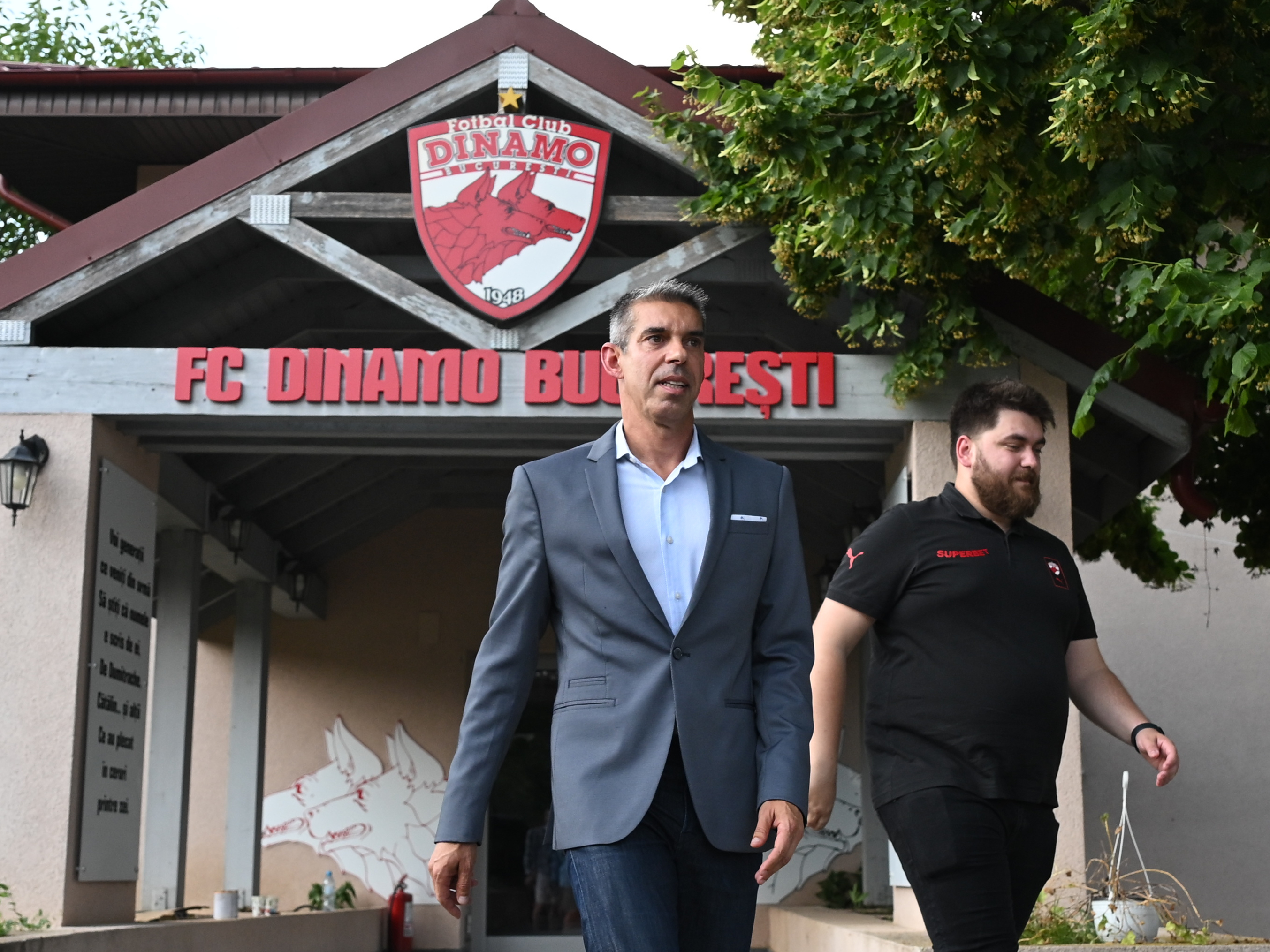 Dinamo a sunat adunarea! 25 de jucători la vizita medicală