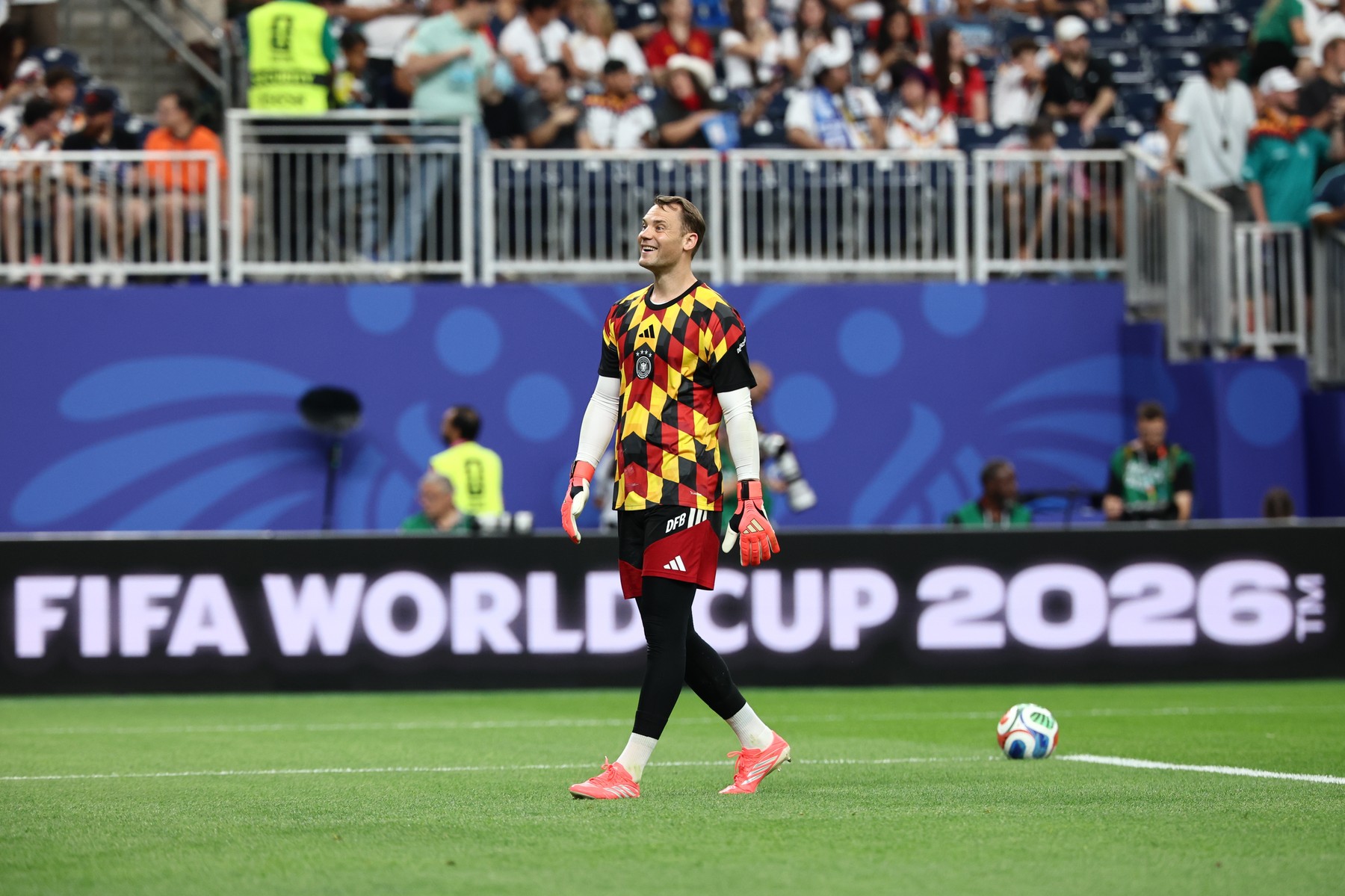 Manuel Neuer a pășit pe teren la Cupa Mondială și a intrat în istorie