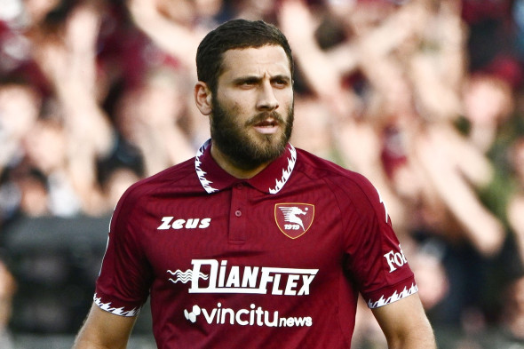 Shon Weissman of US Salernitana looks on during the Serie A TIM match between US Salernitana and Hellas Verona at Stadio Arechi, Salerno, Italy on May