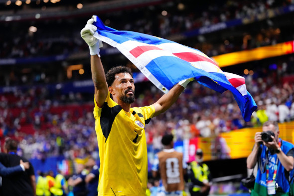IPA85736491 - Vozinha of Cabo Verde celebrates with the flag of Cabo Verde after the FIFA World Cup 2026, Group H football match between Spain and Cabo Verde on 15 June 2026 at Mercedes-Benz Stadium in Atlanta, Georgia, United States