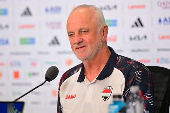 Philadelphia, Brazil. 21st June, 2026. Philadelphia Stadium PHILADELPHIA (PA), 06/21/2026 - SPORTS/WORLD CUP - FOOTBALL-IRAQ - Player Aymen Hussein, accompanied by coach Graham Arnold, during a press conference held in the Conference Room of Philadelphia