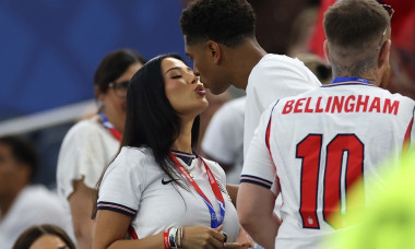 Jude Bellingham Kisses Ashlyn Castro After Englands Victory Against Croatia in The FIFA Worl Cup 2026