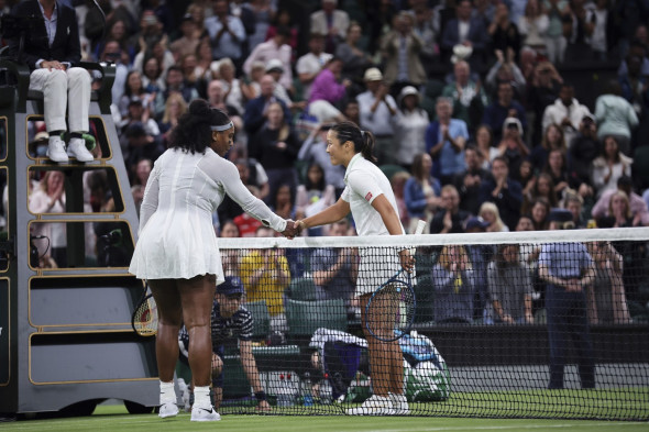Poza pentru articolul Scene neverosimile la Wimbledon: "După ce ne-am strâns mâna la fileu, m-a blocat pe Instagram"