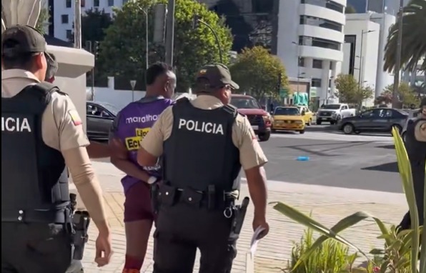 Polițiștii l-au săltat: arestat în timp ce se încălzea să intre pe teren! S-a aflat și motivul