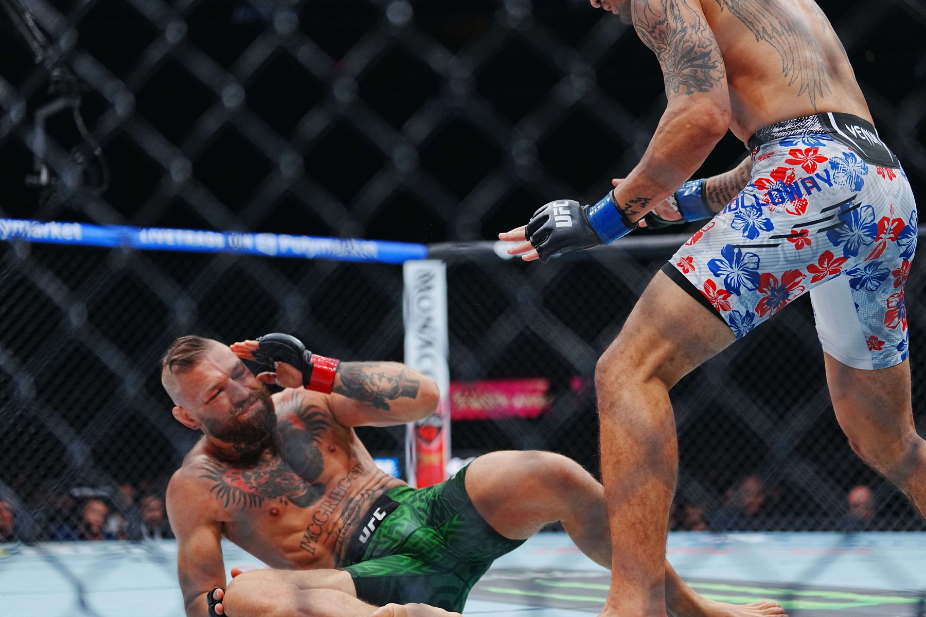 Conor McGregor a luat bătaie, la revenirea în UFC după 5 ani! Câte secunde a rezistat irlandezul