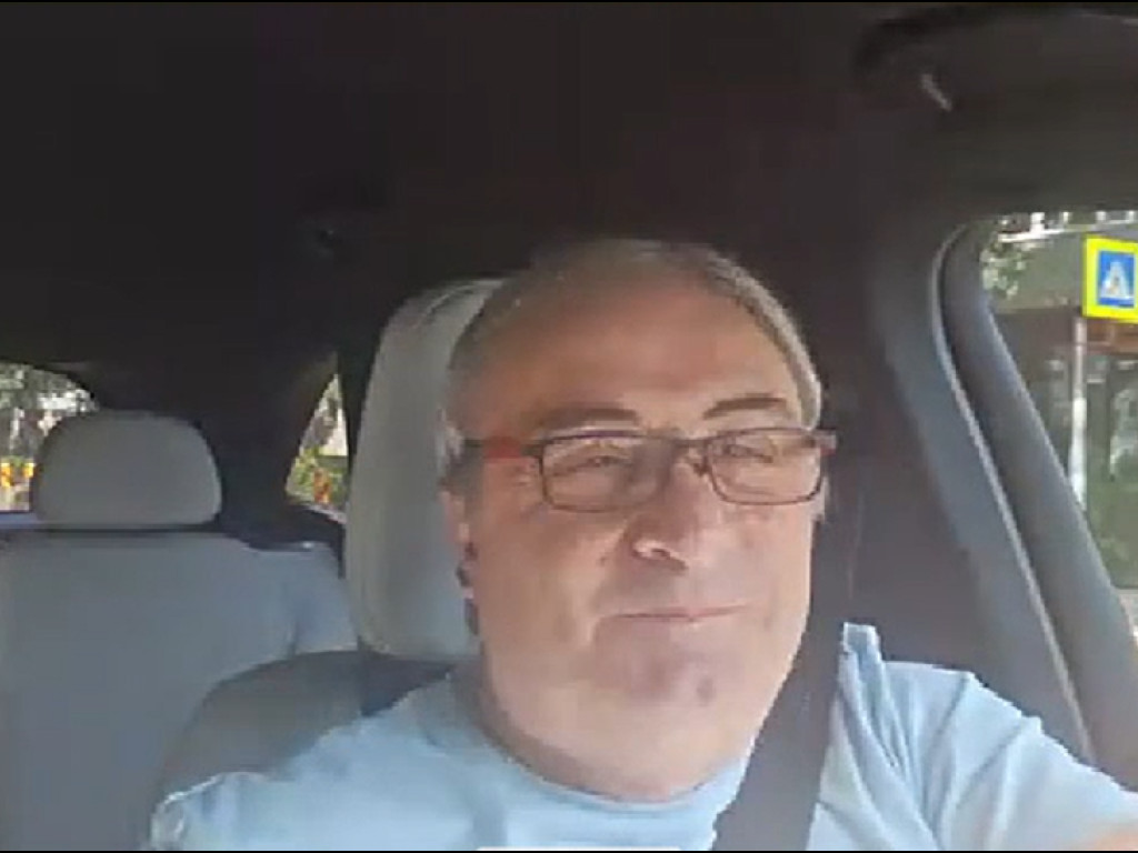 ”Un om care face bani non-stop”. Mihai Stoichiță a intrat în direct și a provocat hohote de râs: ”Fac pe traseul spre Berceni”
