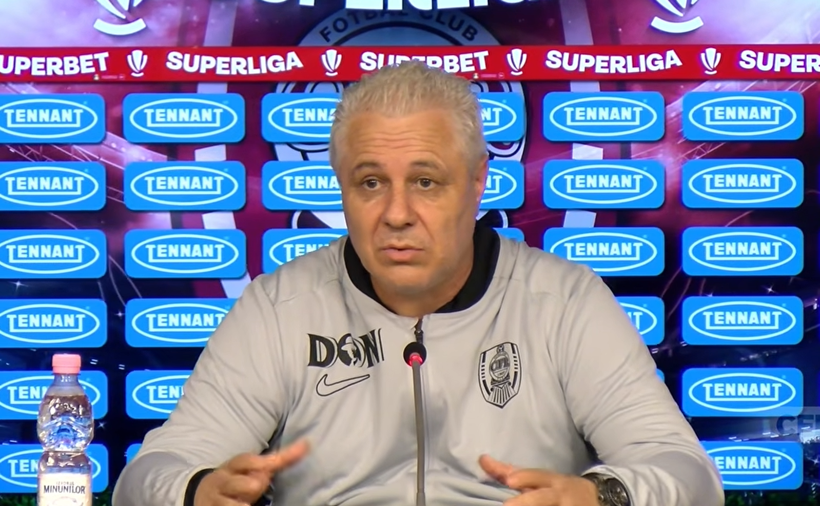 Marius Șumudică a intrat în vestiar la CFR și a trecut la amenințări: ”Dacă vă gândiți la bani, retrogradăm!”