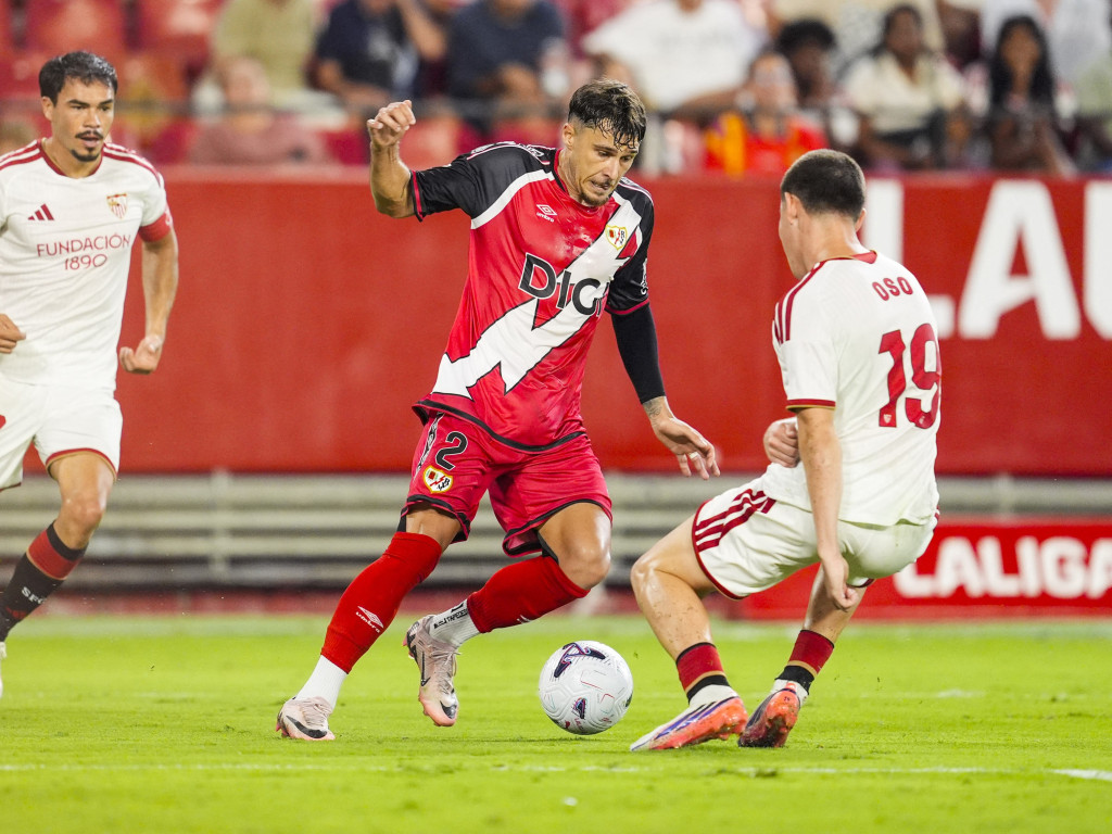 Spaniolii s-au convins de Andrei Rațiu, după primul meci al sezonului la Rayo Vallecano: a fost integralist cu Sevilla