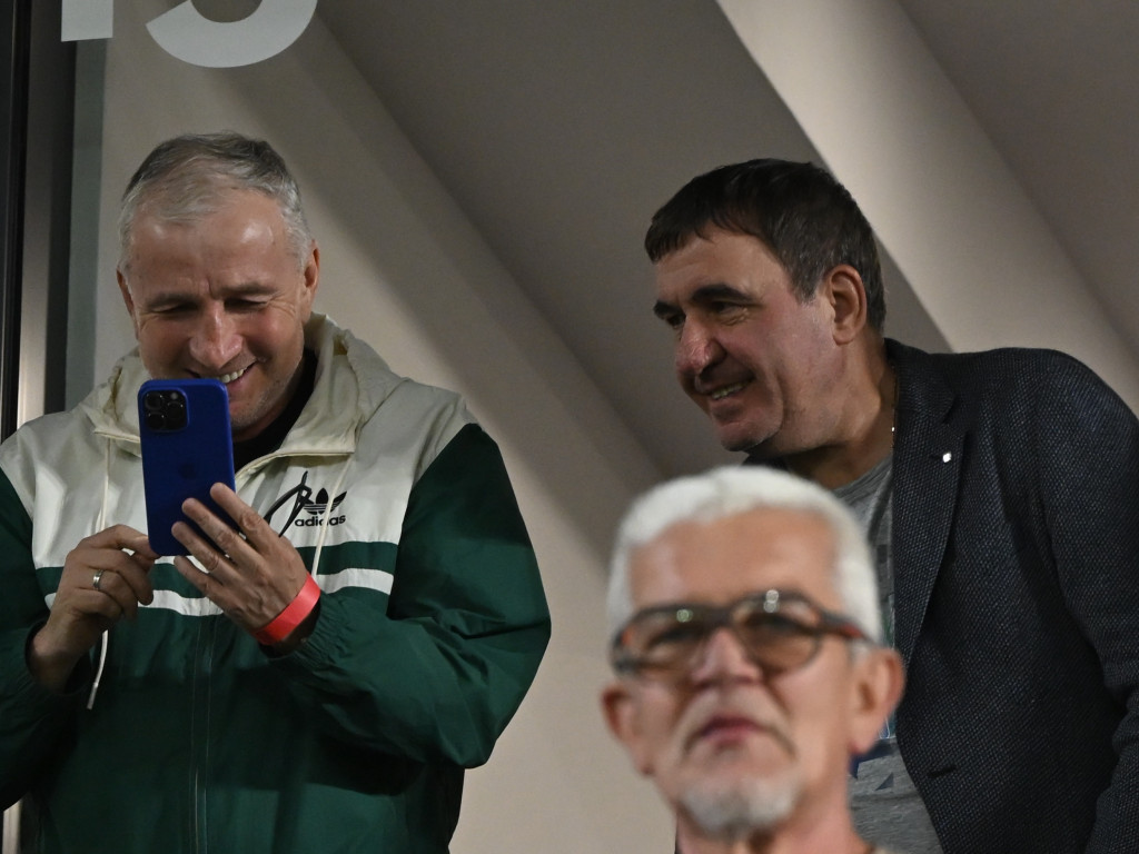 Dan Petrescu, în tribune la Rapid - Dinamo 0-1! S-a sfătuit cu Gică Hagi pe tot parcursul meciului
