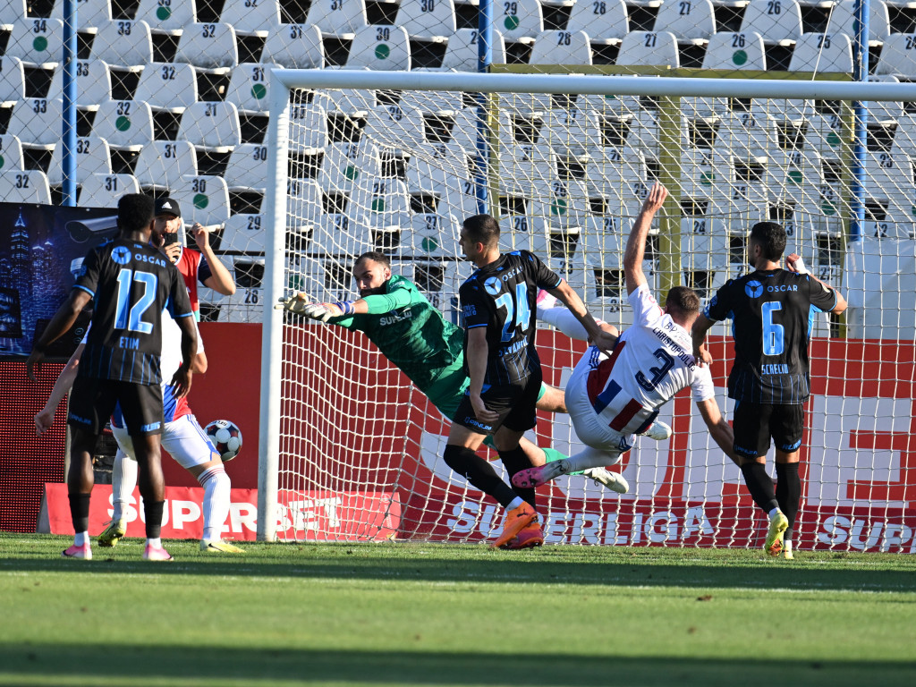 Oțelul - Universitatea Craiova 1-1. Gol spectaculos marcat în minutul 86. Campioana a jucat în 10 mai bine de o repriză