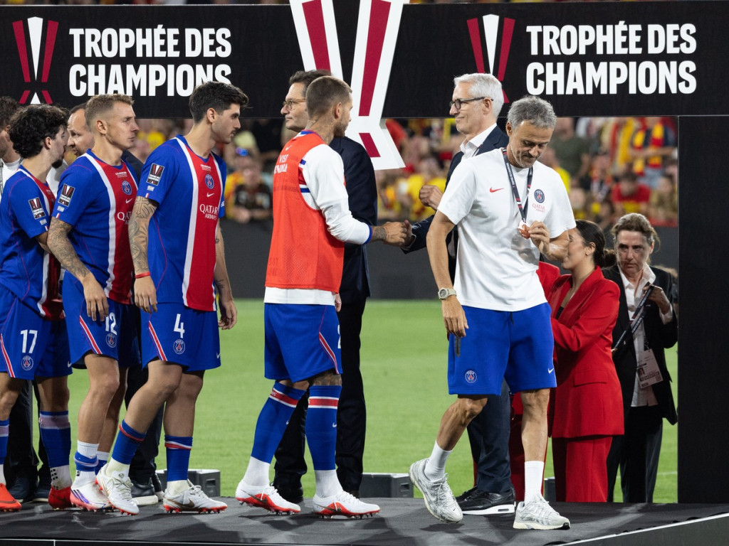 Surpriză uriașă în Franța: PSG a pierdut Supercupa, deși adversara a luat cartonaș roșu din prima repriză!