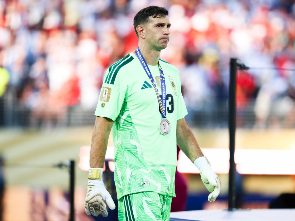 Răsturnări spectaculoase în mercato! Negocierile pentru transferul lui Emilano Martinez s-au încheiat