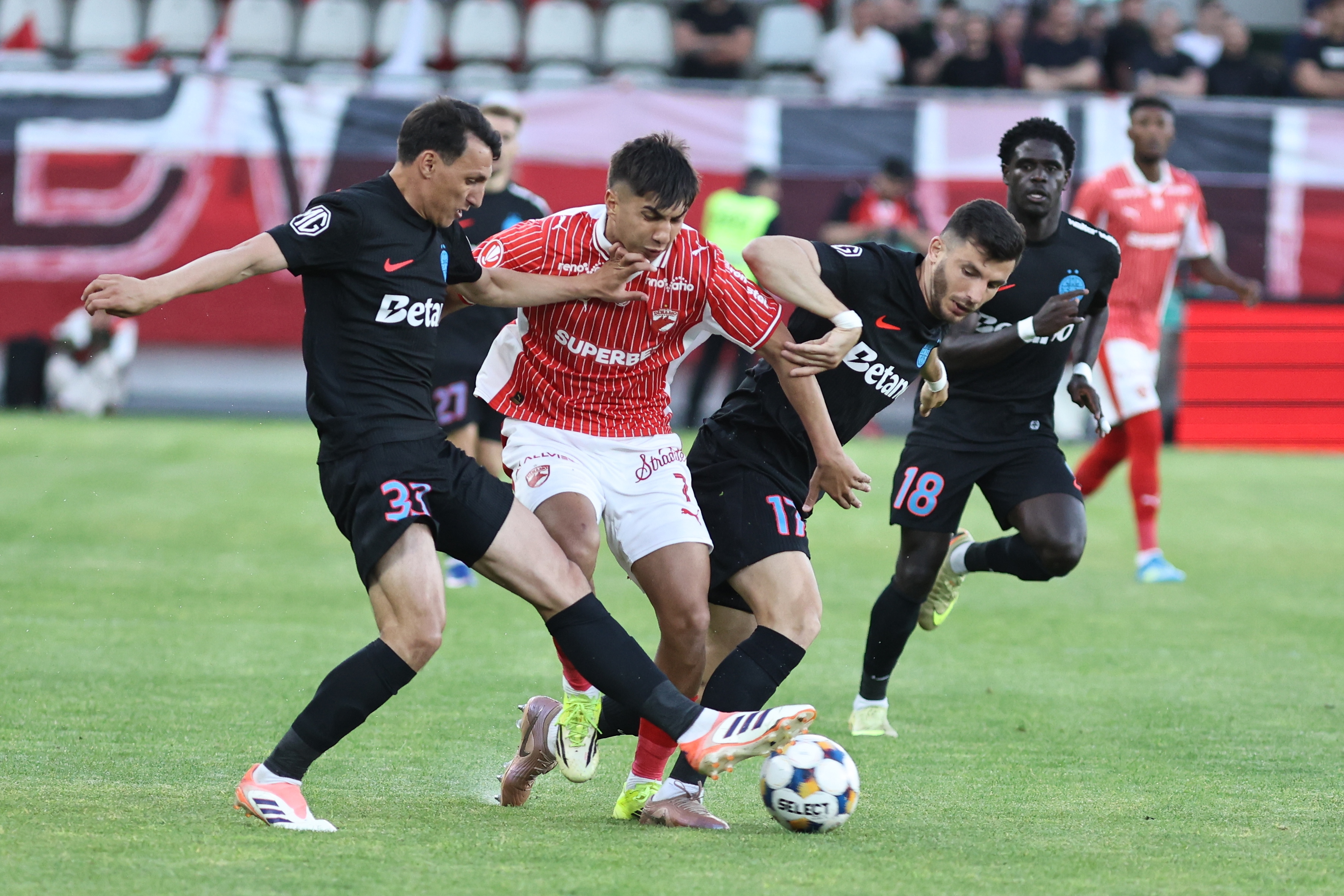 Gata! S-a stabilit unde se joacă Dinamo - FCSB
