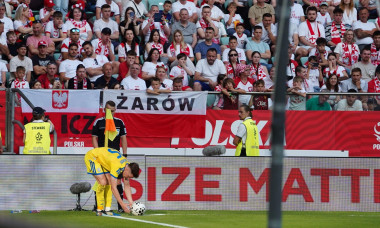 Wrocław, Poland. 31 May, 2026. Viktor Tsygankov of Ukraine takes a corner kick in front of Poland fans during the international friendly match between Poland and Ukraine at Tarczyński Arena Wrocław. Credit: Ruslan Taran/Alamy Live News.