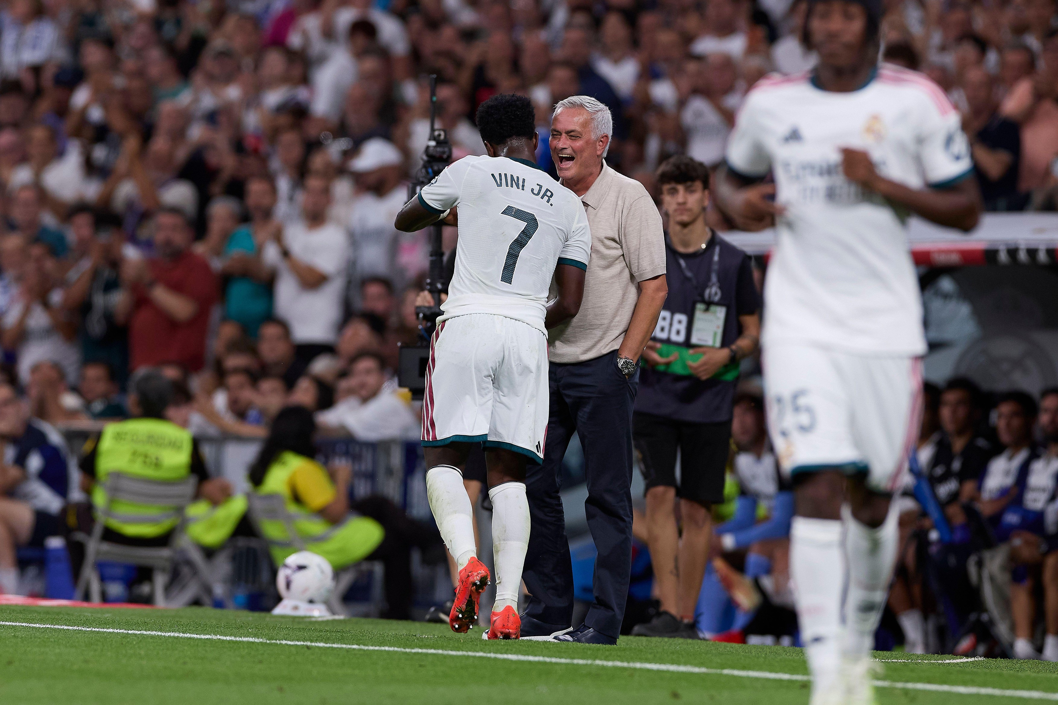 Jose Mourinho l-a schimbat pe Vinicius Junior la meciul cu Real Sociedad și a explicat motivul