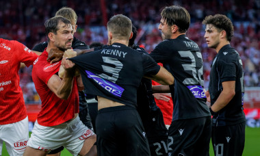 Bergen 20260827. Brann's Fredrik Pallesen Knudsen in a clash with PAOK's Jonjoe Kenny and Greg Taylor during the Conference Leauge play-off match in football between SK Brann and PAOK at Brann Stadium. Photo: Paul S. Amundsen / NTB This text is auto tra