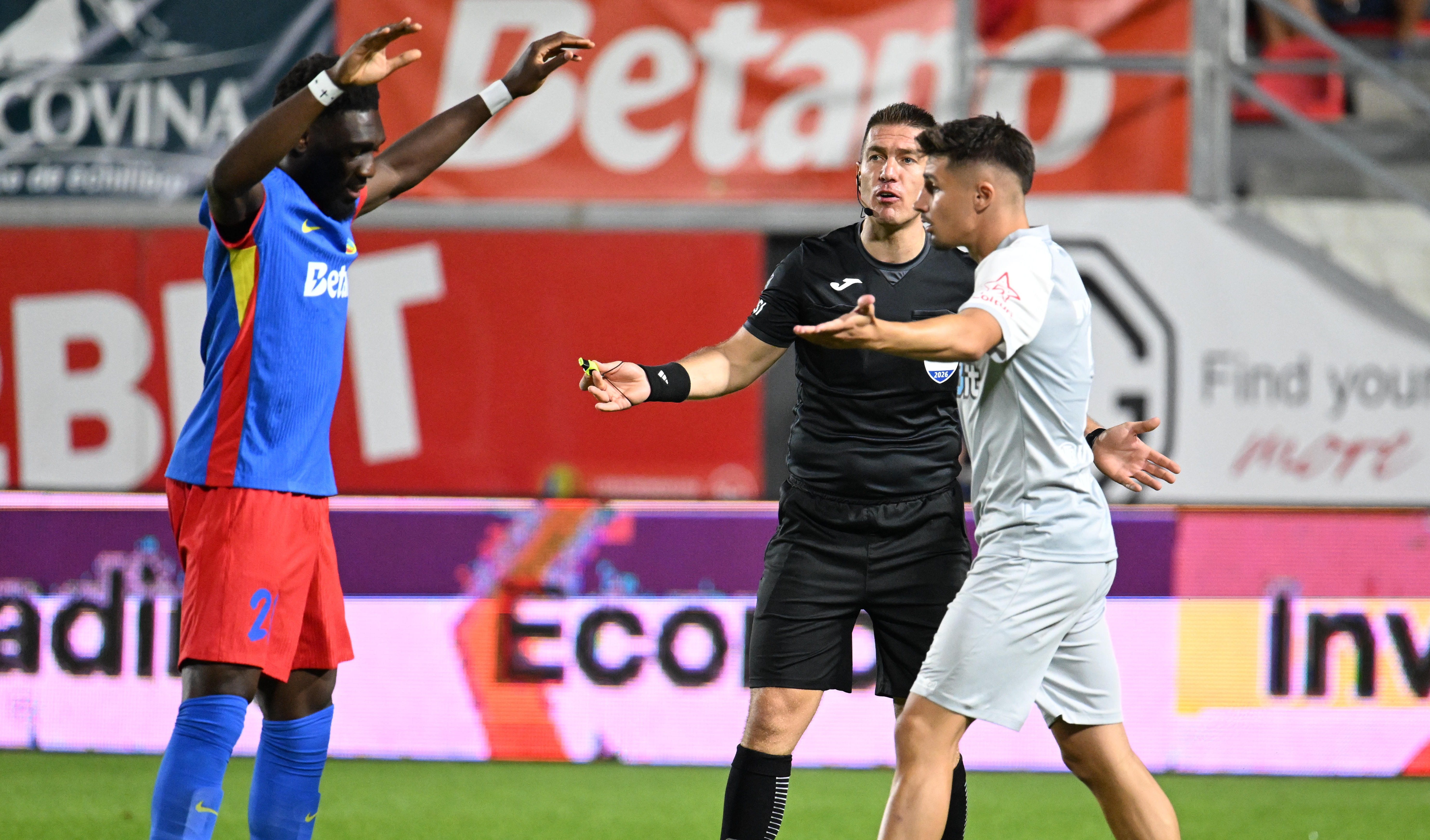 FCSB - UTA 0-1, ACUM, Digi Sport 1. Boutoutaou, aproape de gol