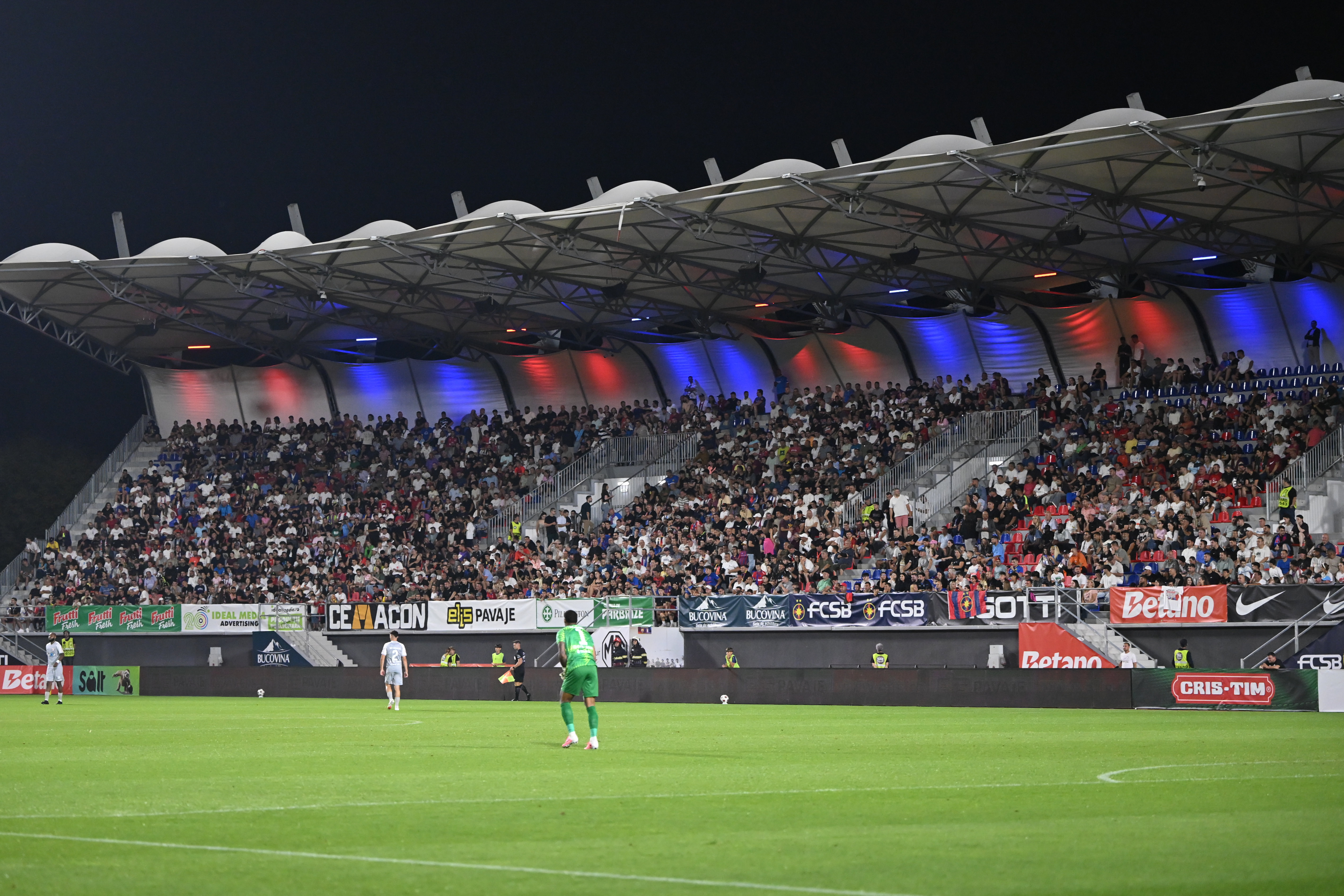 Record de asistență la FCSB - UTA! Câți spectatori au fost prezenți pe arena din Târgoviște