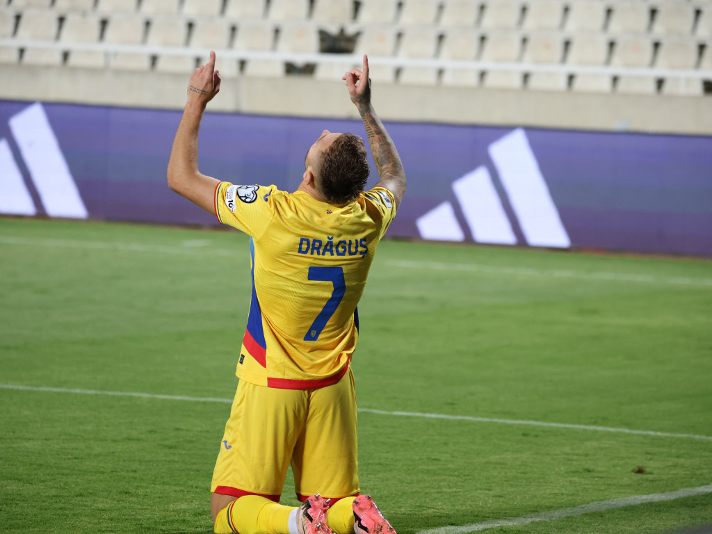 E gata: ”Denis Drăguș și-a reziliat contractul”! Atacantul primește o avere și de la Trabzonspor, și de la FCSB