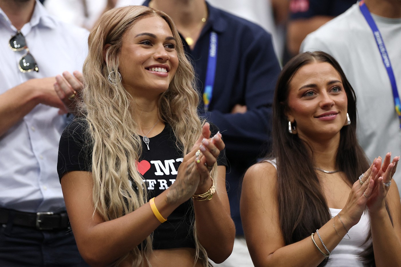 Iubita unui sportiv de TOP a făcut show în tribune la US Open! Tricoul cu mesajul care i-a lăsat pe fani fără replică