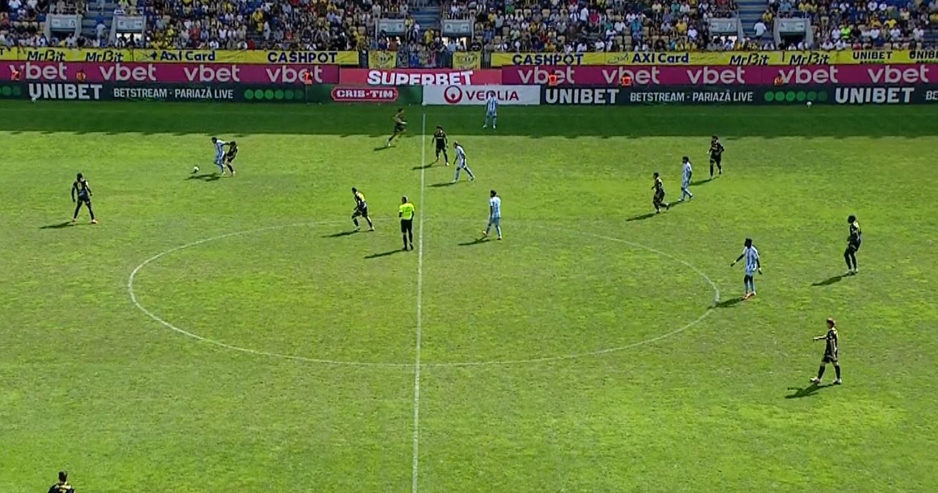 Petrolul - Corvinul 2-0, ACUM, pe Digi Sport 1. GOOOL! Țuțu a majorat scorul pentru ”Lupii Galbeni”!
