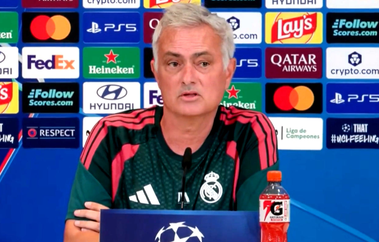 Întrebat dacă îi datorează lui Real Madrid un trofeu UCL, Mourinho a răspuns imediat: "NU!"