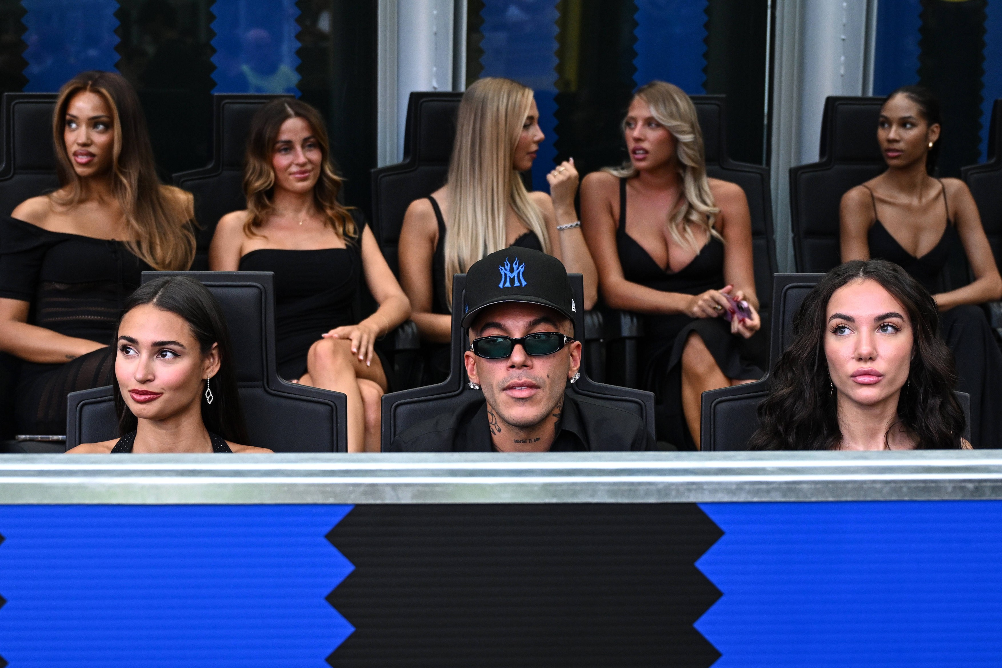 Scandal în Italia: s-a afișat la Inter - Napoli cu zece femei după el, direct în loja VIP!
