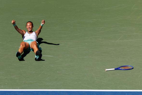 New York City. 7th Sep, 2026. Qinwen Zheng (CHN) in action against Iga Swiatek (POL) during their Round 4 match at the US Open on September 7, 2026, held at the USTA Billie Jean King National Tennis Center in New York City. CSM/Bernie Haley (Credit Image: