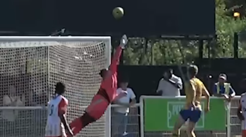 Viața bate filmul: la 36 de ani, un fotbalist a fost ales rege!