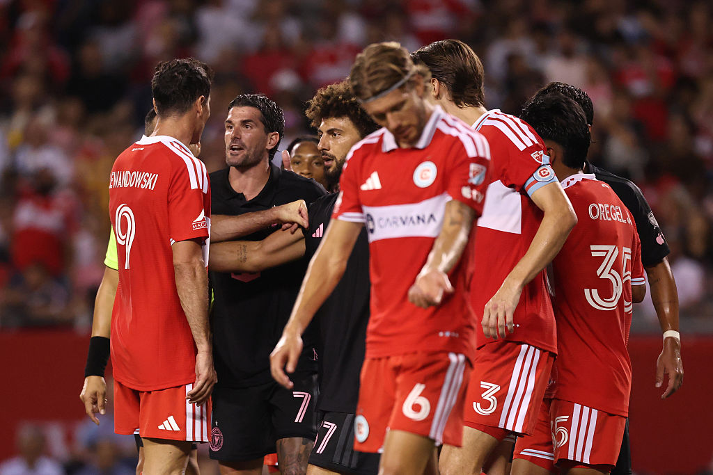 ”Tu ce ai câștigat?” De Paul versus Lewandowski: cum a degenerat duelul verbal în timpul meciului Chicago Fire - Inter Miami