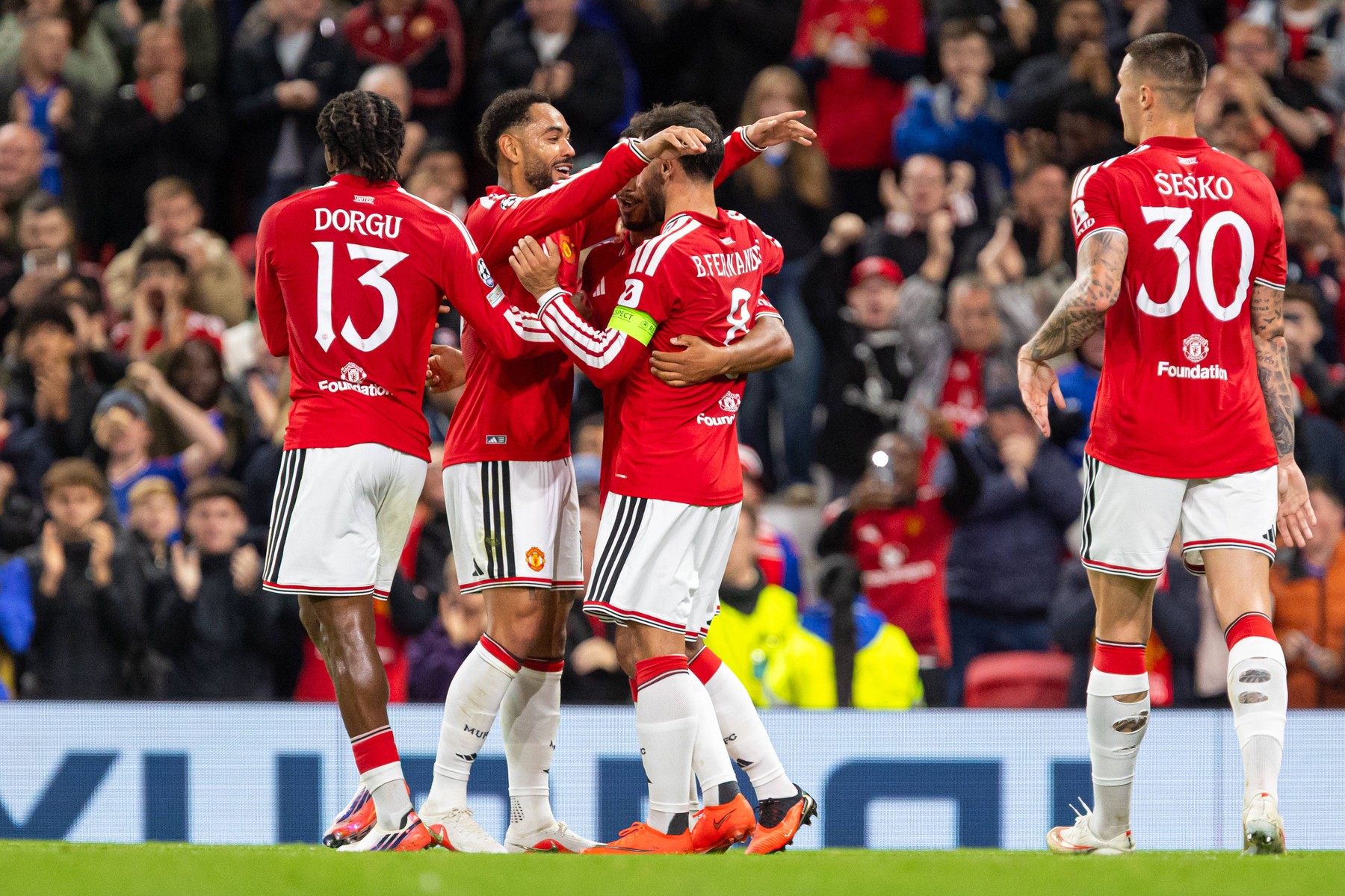 Manchester United - Sabah 4-0. ”Diavolii” au făcut spectacol la revenirea în Champions League