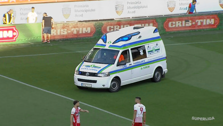 Ambulanța a intrat pe teren înainte de UTA Arad - Sepsi. Ce s-a întâmplat