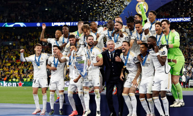 LONDON - Real Madrid goalkeeper Thibaut Courtois, Daniel Carvajal of Real Madrid, Eder Militao of Real Madrid, David Alaba of Real Madrid, Jude Bellingham of Real Madrid, Nacho of Real Madrid, Vinicius Junior of Real Madrid, Toni Kroos of Real Madrid, Luk