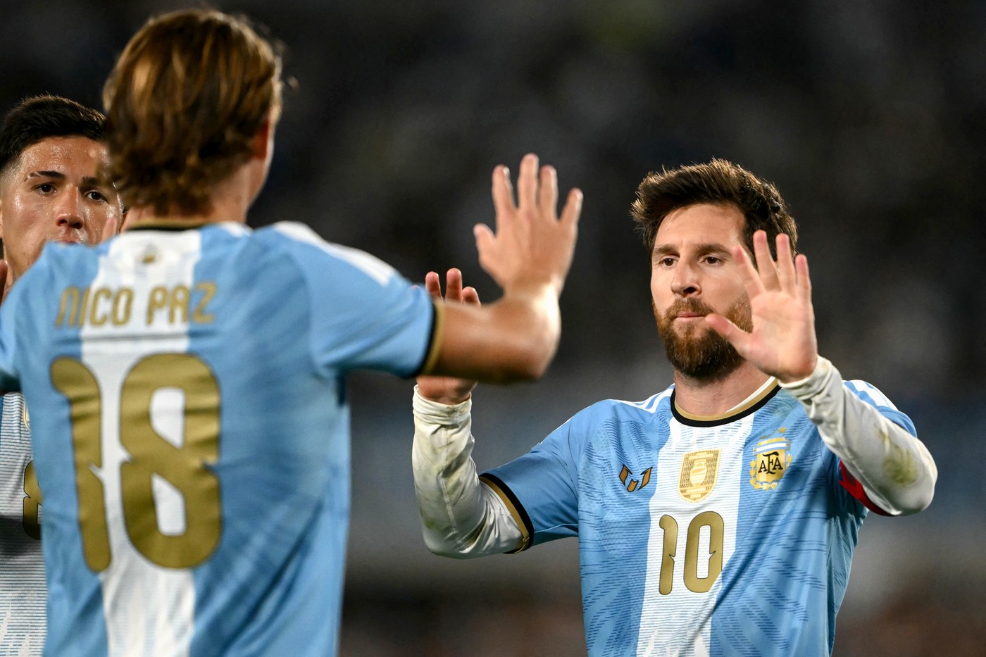 A avut un mesaj pentru Lionel Messi, după ce s-a aflat că îi va lua numărul 10 la Argentina