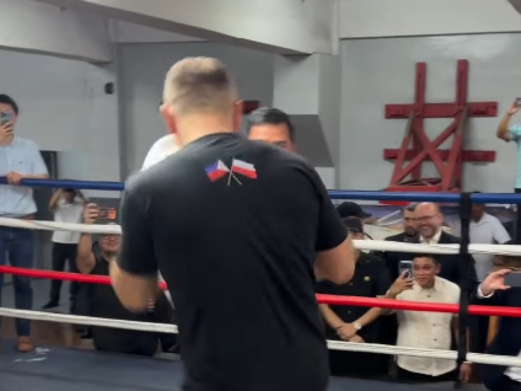Președintele țării a intrat în ringul de box: imaginile zilei