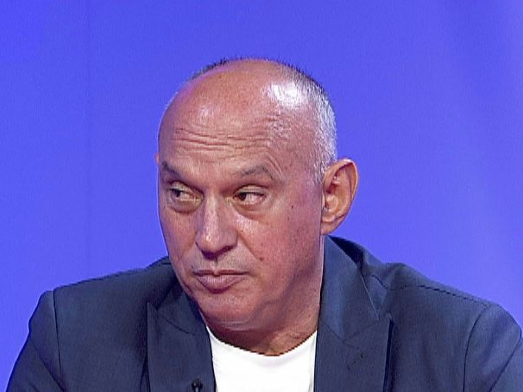 ”E mai bun decât Torje?”. Chiar de lângă el, Prunea a dat răspunsul și a primit replica: ”Pentru asta, s-a încheiat prietenia”