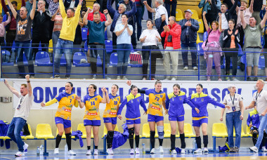 women handball game between CSM Corona Brasov ( ROU ) vs ZRK Crvena Zvezda ( SRB ) (32-25)