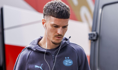 ENSCHEDE - Dennis Man of PSV Eindhoven arrives from the team bus for the Eredivisie match between FC Twente and PSV Eindhoven at De Grolsch Veste stadium on September 20, 2026, in Enschede, the Netherlands. WART BRINKERHOF / ANP