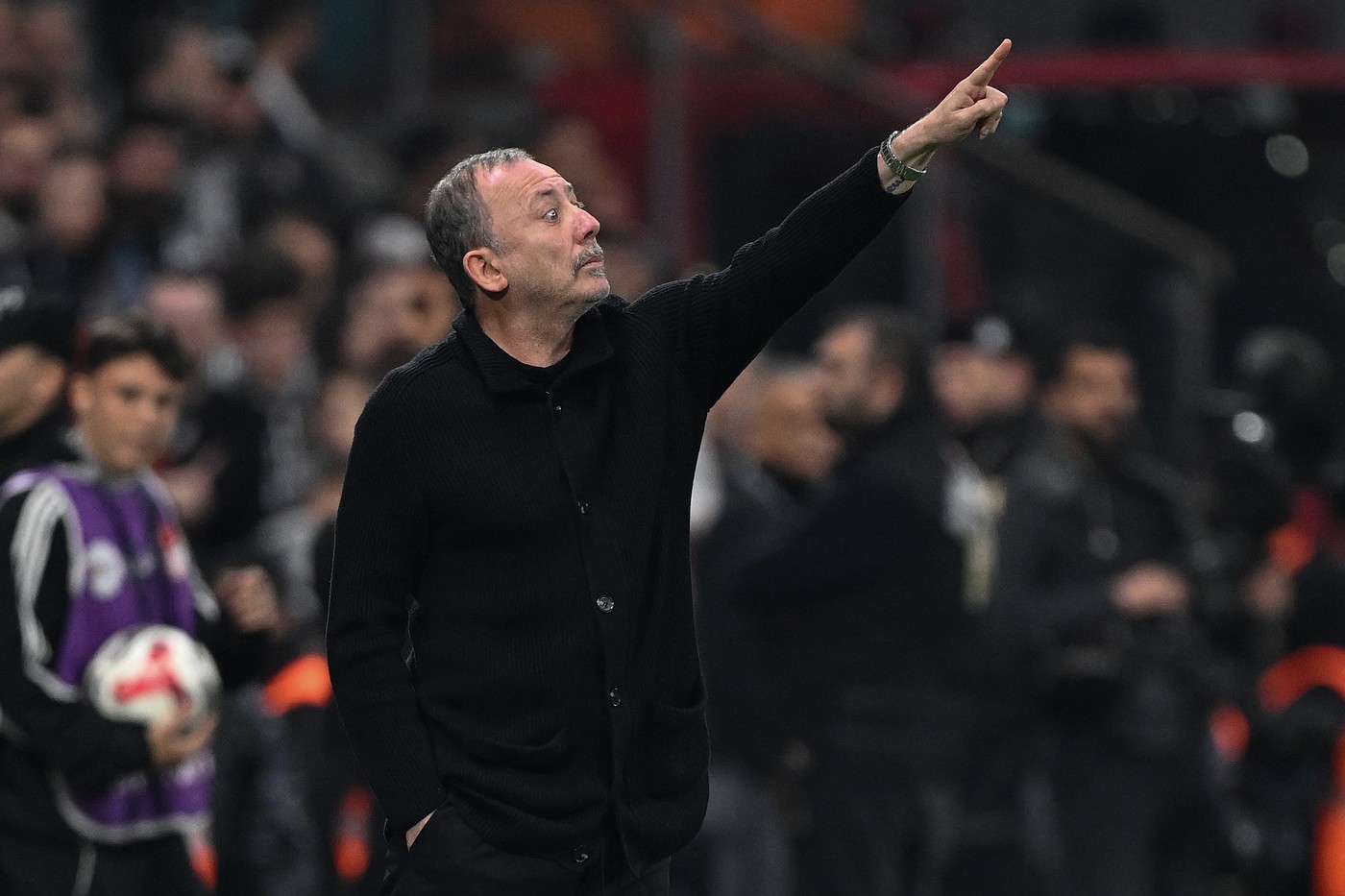 Noul selecționer a fost ales: contract pe 4 ani! Mircea Lucescu spunea despre el: ”Nu am văzut niciodată un asemenea talent”
