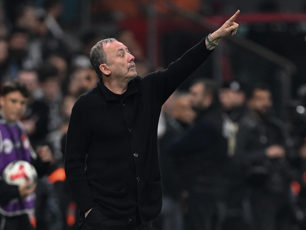 Noul selecționer a fost ales: contract pe 4 ani! Mircea Lucescu spunea despre el: ”Nu am văzut niciodată un asemenea talent”
