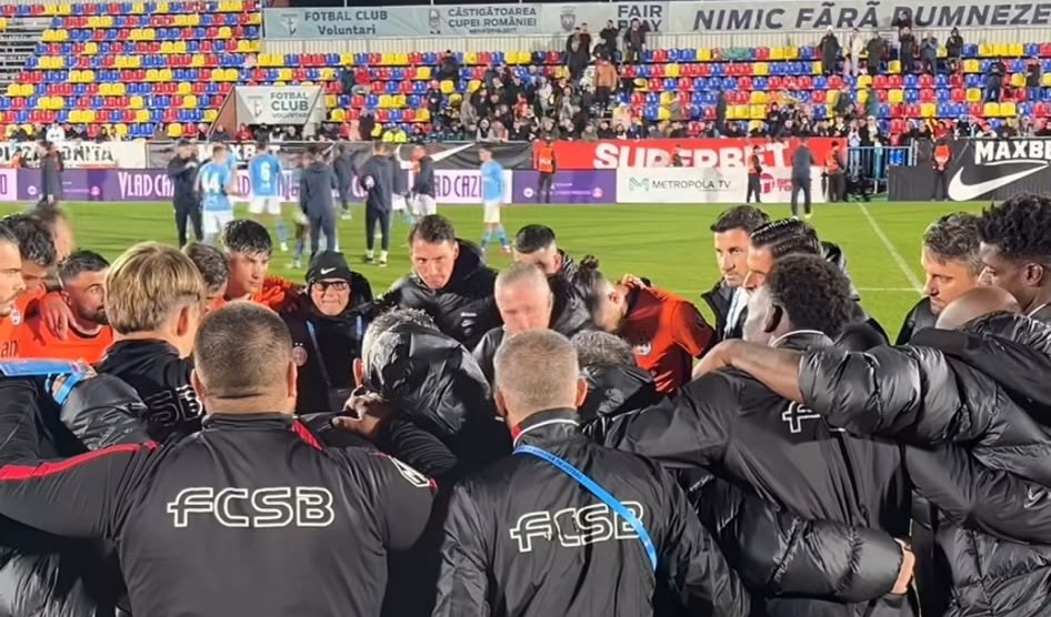 Laurențiu Reghecampf n-a mai așteptat până la vestiare, după FC Voluntari - FCSB 1-2: ședință pe teren