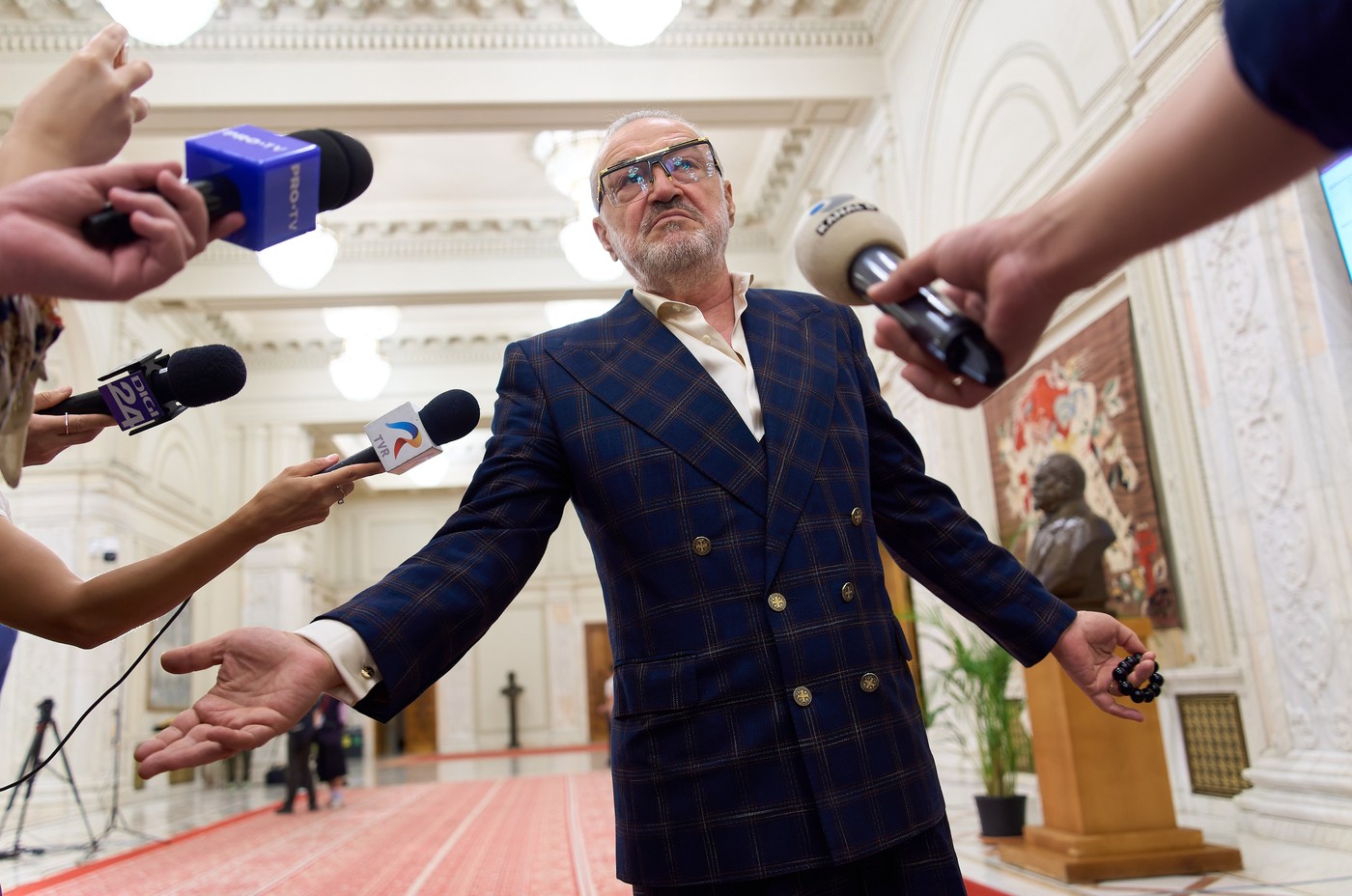 Gigi Becali s-a convins imediat! L-a descris în două cuvinte pe Luca Niculescu, noul prim-ministru al României