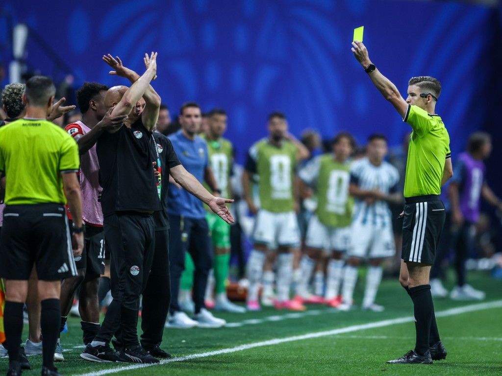 Prins la mijloc între fosta și actuala soție, a primit o lovitură și din partea FIFA! ”Nota de plată” a selecționerului