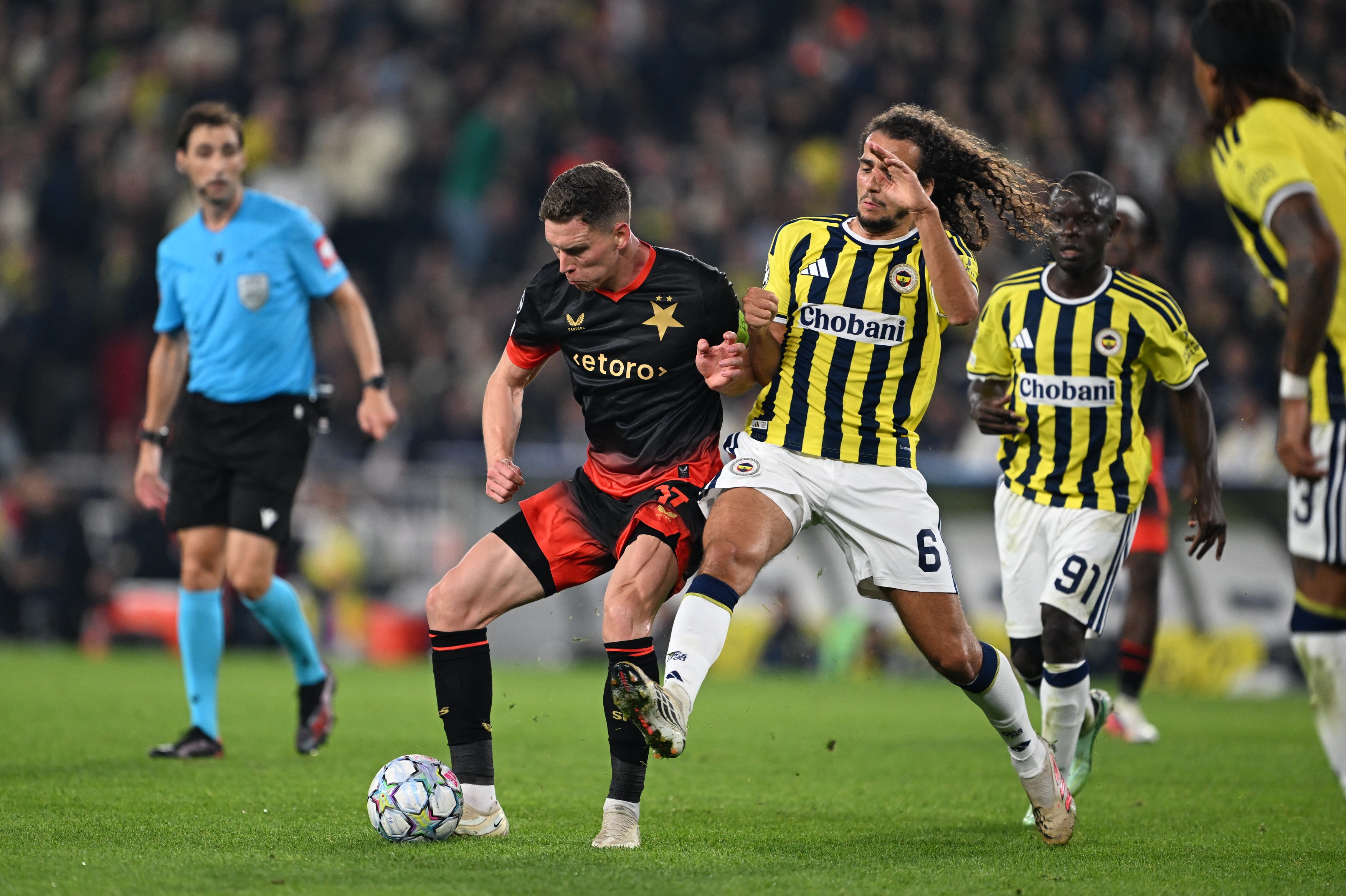 Fenerbache - Slavia Praga 2-2. Cehii au egalat în ultimele minute după ce au fost conduși cu 2-0