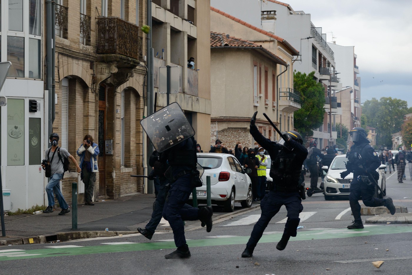 Parisul, ca după război. Strigătul disperat al lui Emmanuel Petit și imagini cu puternic impact emoțional