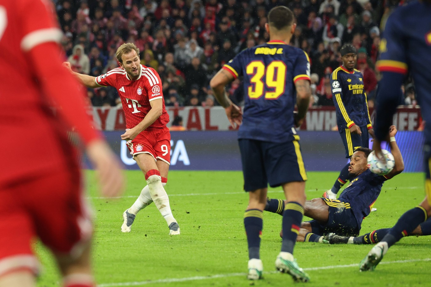 Bayern - Arsenal 2-2. Spectacol la Munchen! Cele două echipe au condus pe rând, dar la final au dat-o ”la pace”