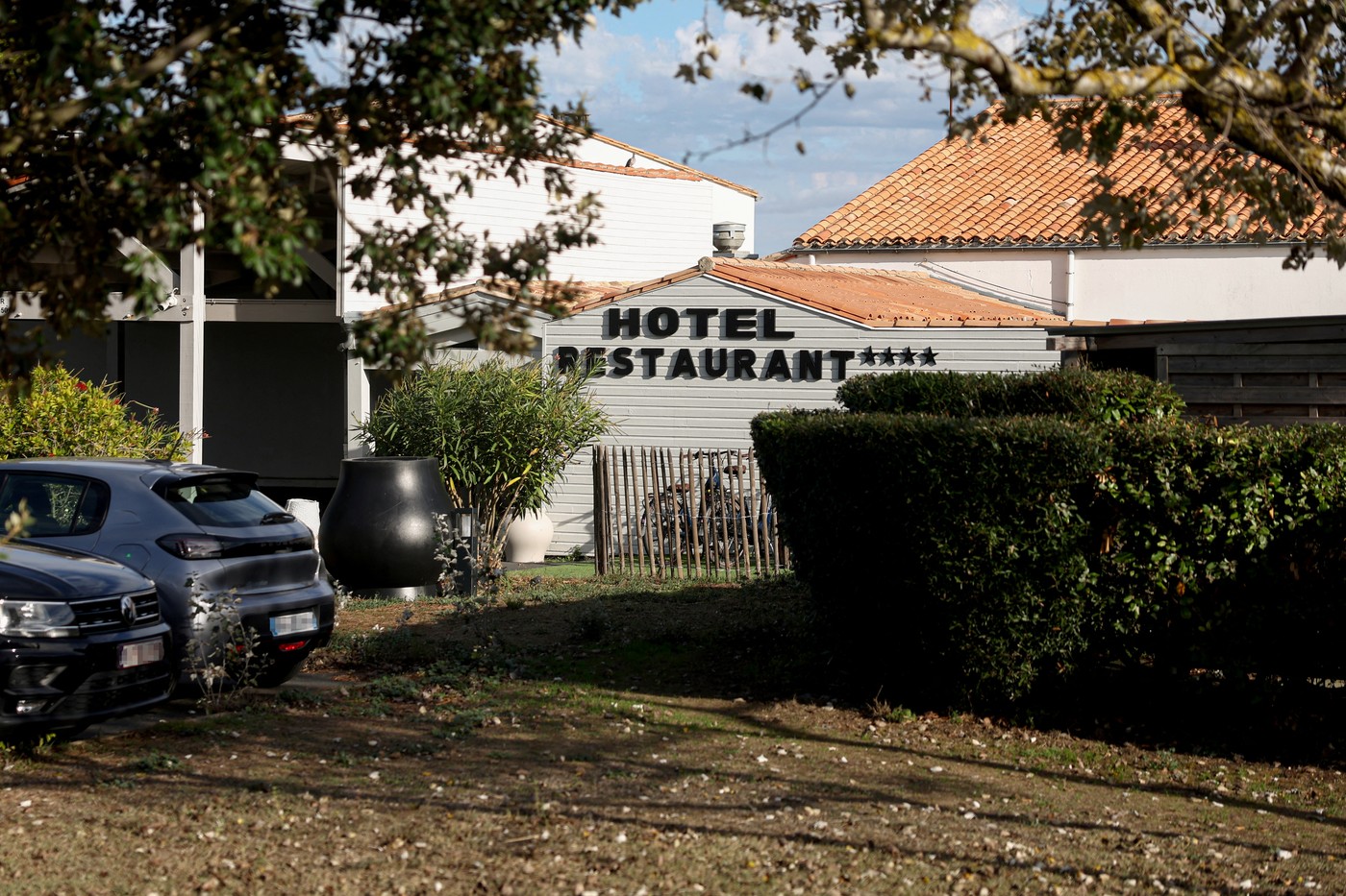 A fost găsit mort în cabina de duș a unui hotel, la 31 de ani. Cauza decesului