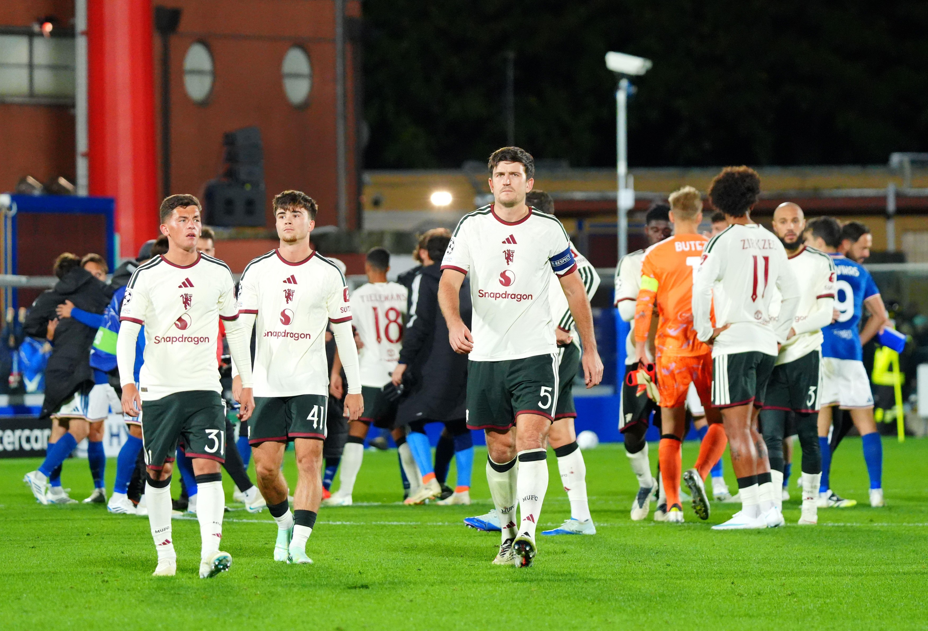 ”Jenant”. Presa din Anglia nu s-a ferit de cuvinte, după Como - Manchester United 4-1
