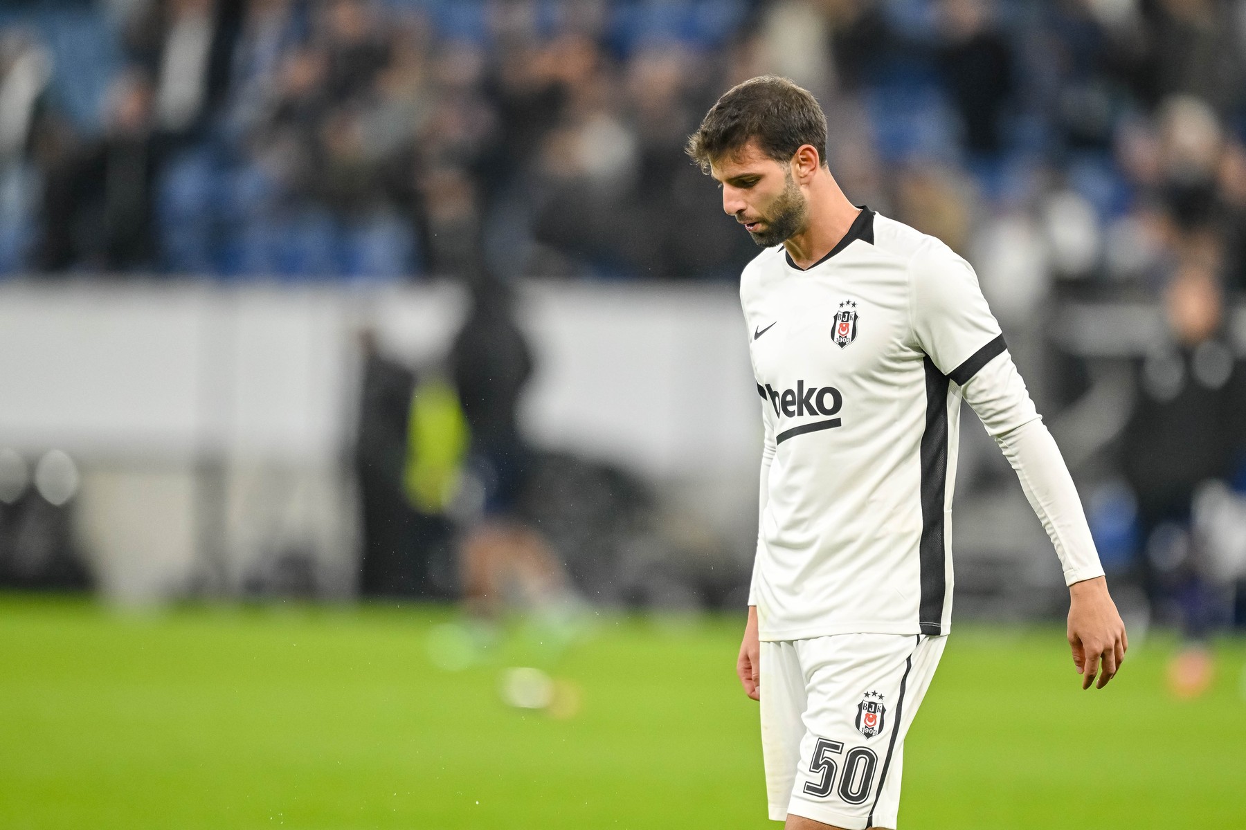 Imagine Stire Umit Akdag a văzut direct cartonașul ROȘU în Europa League: ”Greșeală de începător”. Nota primită | 2review.ro