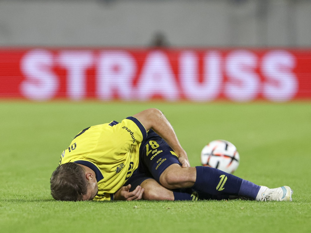 A venit verdictul medicilor pentru Darius Olaru, după ce a ieșit accidentat de pe teren în Europa League